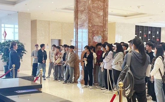 12日上午，，，南山花园精品旅馆观摩学习（地建旅馆公司）.jpg